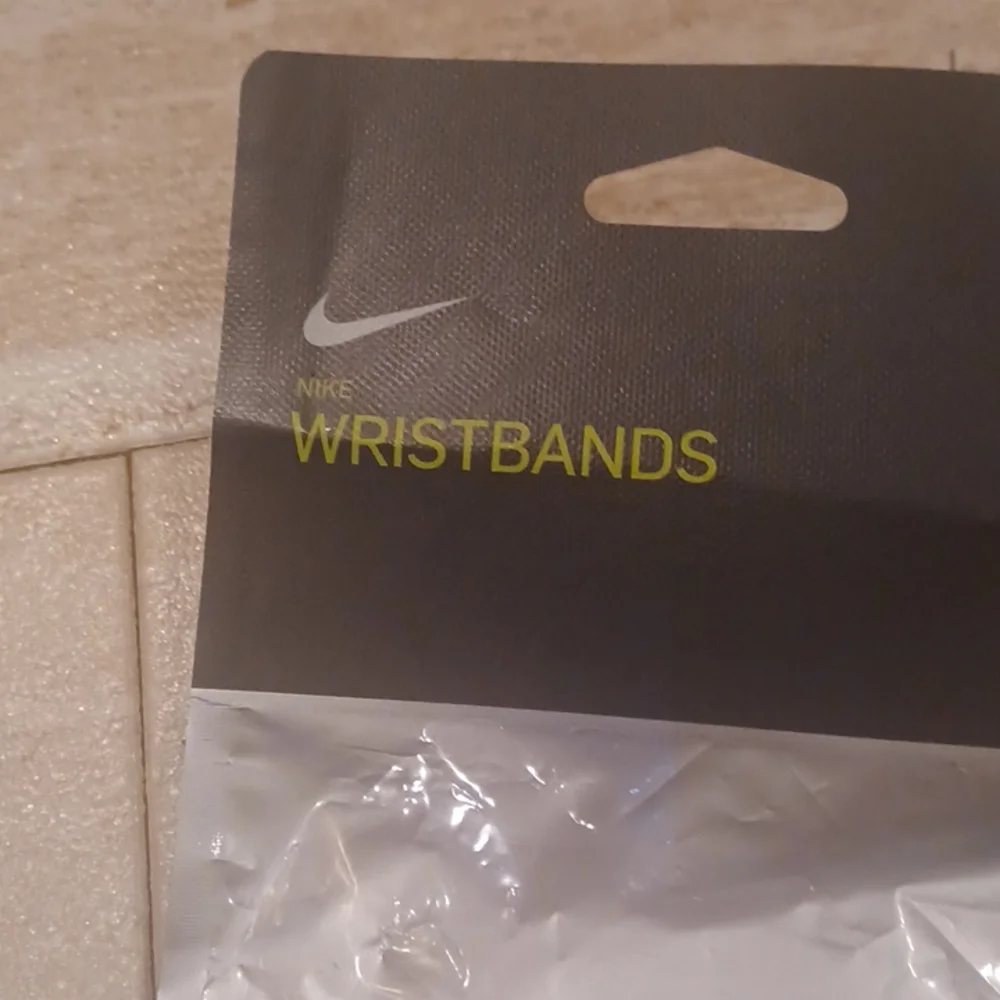 NWT Nike Unisex Wristbands - Picture 2 of 4